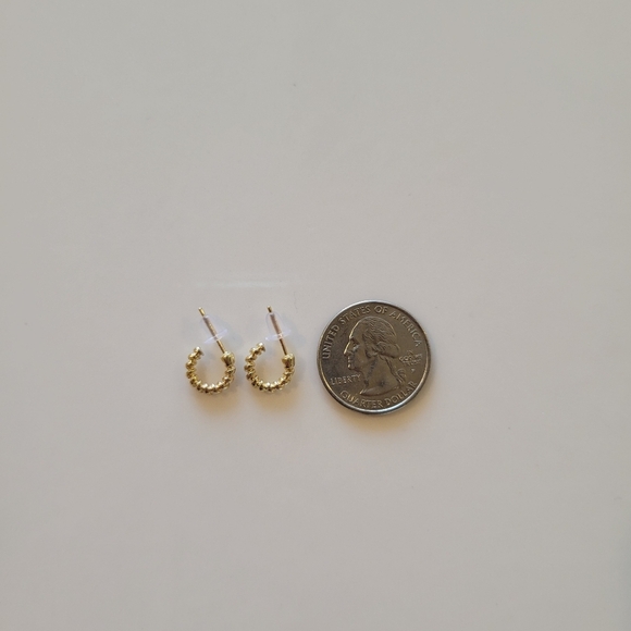 1 pair Gold-plated Metal textured C design Hoop minimalist simple earrings - Picture 2 of 3